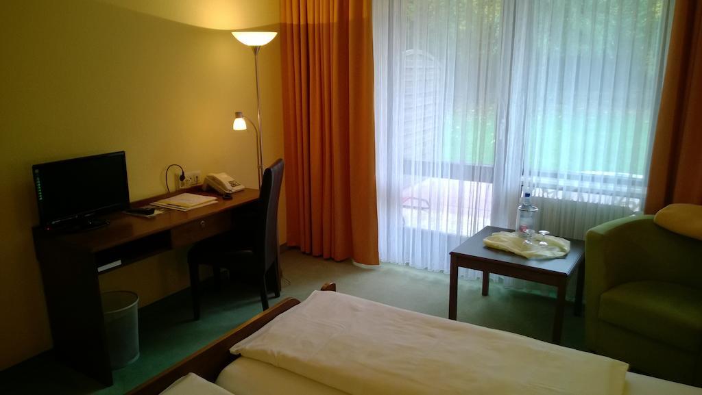 Landhotel Vierjahreszeiten 바트 쾨니히스호펜 임 그랍펠트 객실 사진