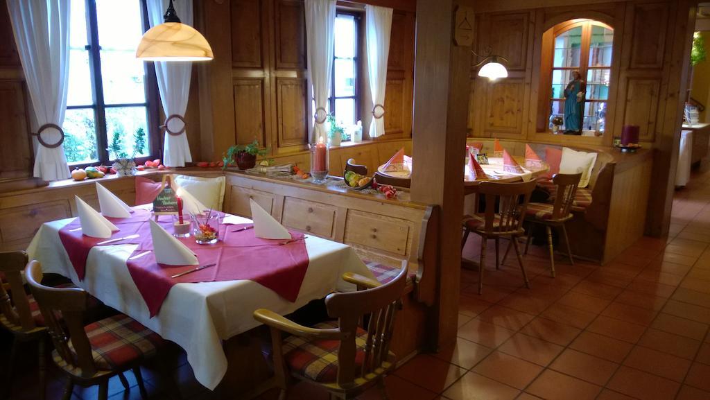 Landhotel Vierjahreszeiten 바트 쾨니히스호펜 임 그랍펠트 외부 사진