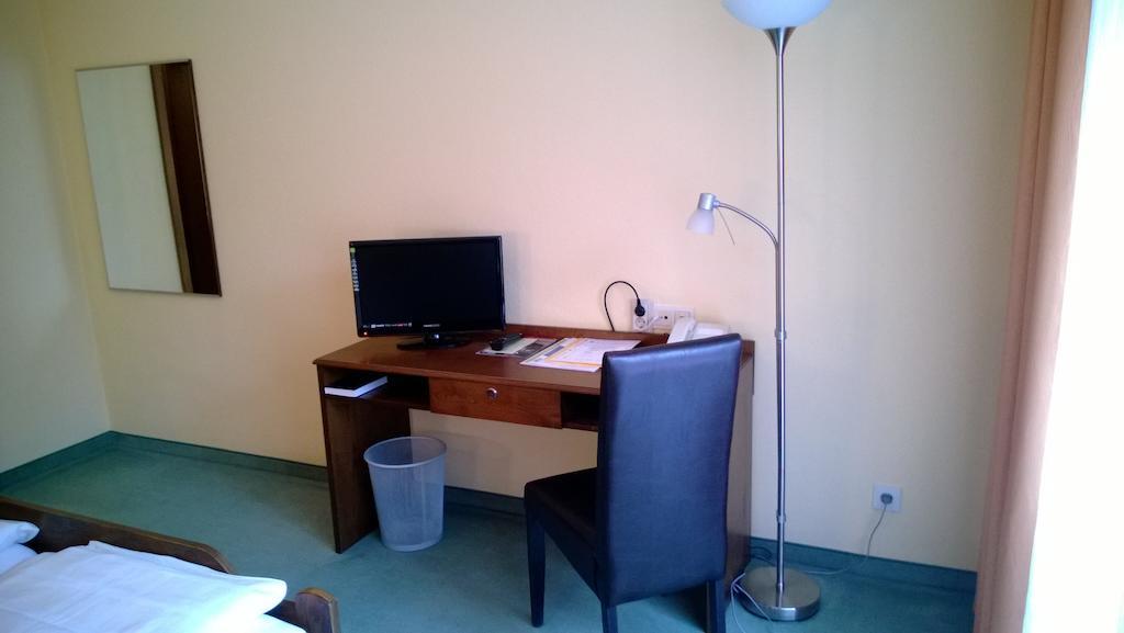 Landhotel Vierjahreszeiten 바트 쾨니히스호펜 임 그랍펠트 객실 사진