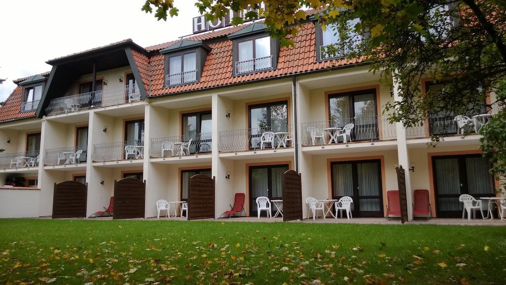 Landhotel Vierjahreszeiten 바트 쾨니히스호펜 임 그랍펠트 외부 사진