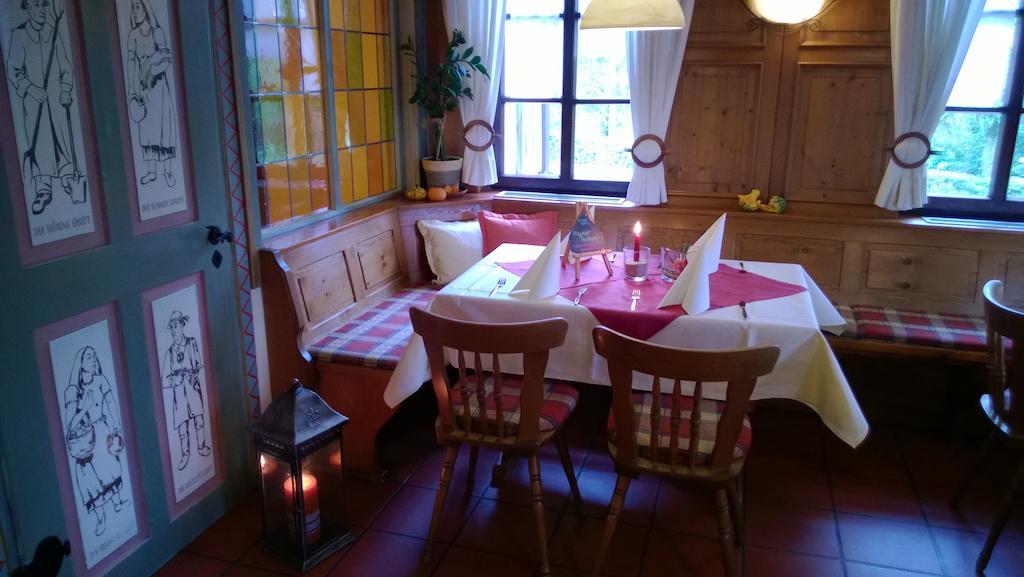 Landhotel Vierjahreszeiten 바트 쾨니히스호펜 임 그랍펠트 외부 사진